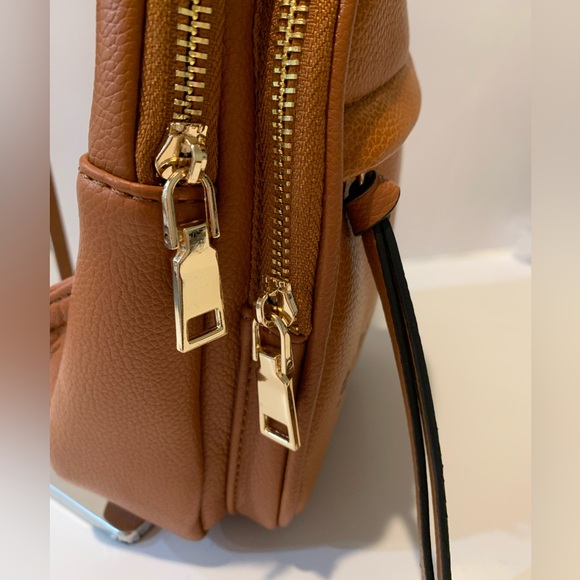 The Sling Bag NWOT Several Zip Compartments - Picture 4 of 12